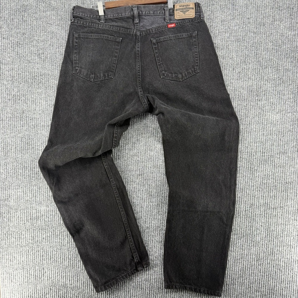 Wrangler Authentic 97601CB Men's 38x32 Black Jeans Relaxed Fit Straight Leg